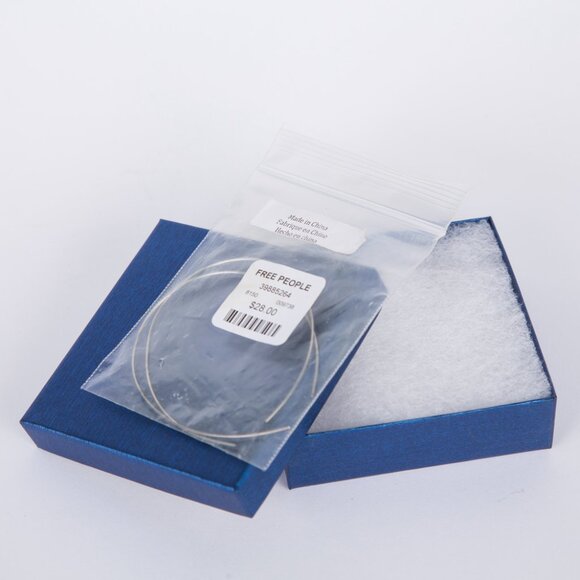 BNWT FREE PEOPLE LIGHTWEIGHT SILVER OPEN OVAL HOOPS PLASTIC ADJUSTABLE BACKING - Picture 6 of 6